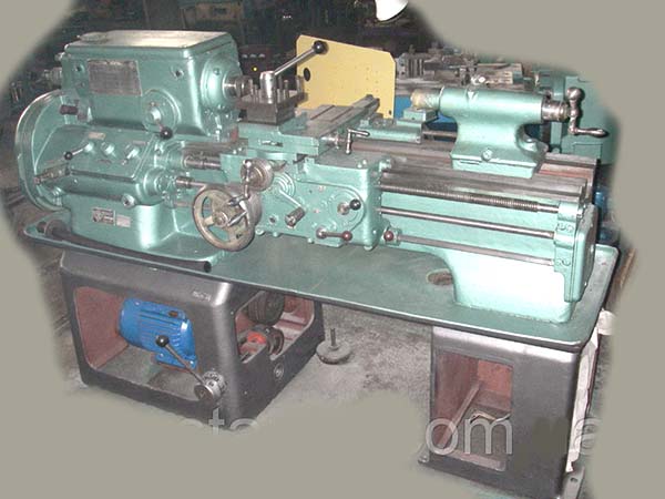 1Е61МТ Загальний вигляд універсального токарно-гвинторізного верстата Загальний вигляд універсального токарно-гвинторізного верстата моделі 1Е61МТ